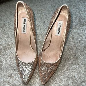Brand: Steve Madden glitter stiletto pointed pumps, Color: Gold, Size:8